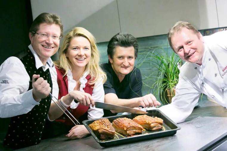 Perfekte Synergien beim Kennenlern-Kochevent mit Starkoch Kai Hasewend Bild: Perfekte Synergien beim Kennenlern-Kochevent mit Starkoch Kai Hasewend