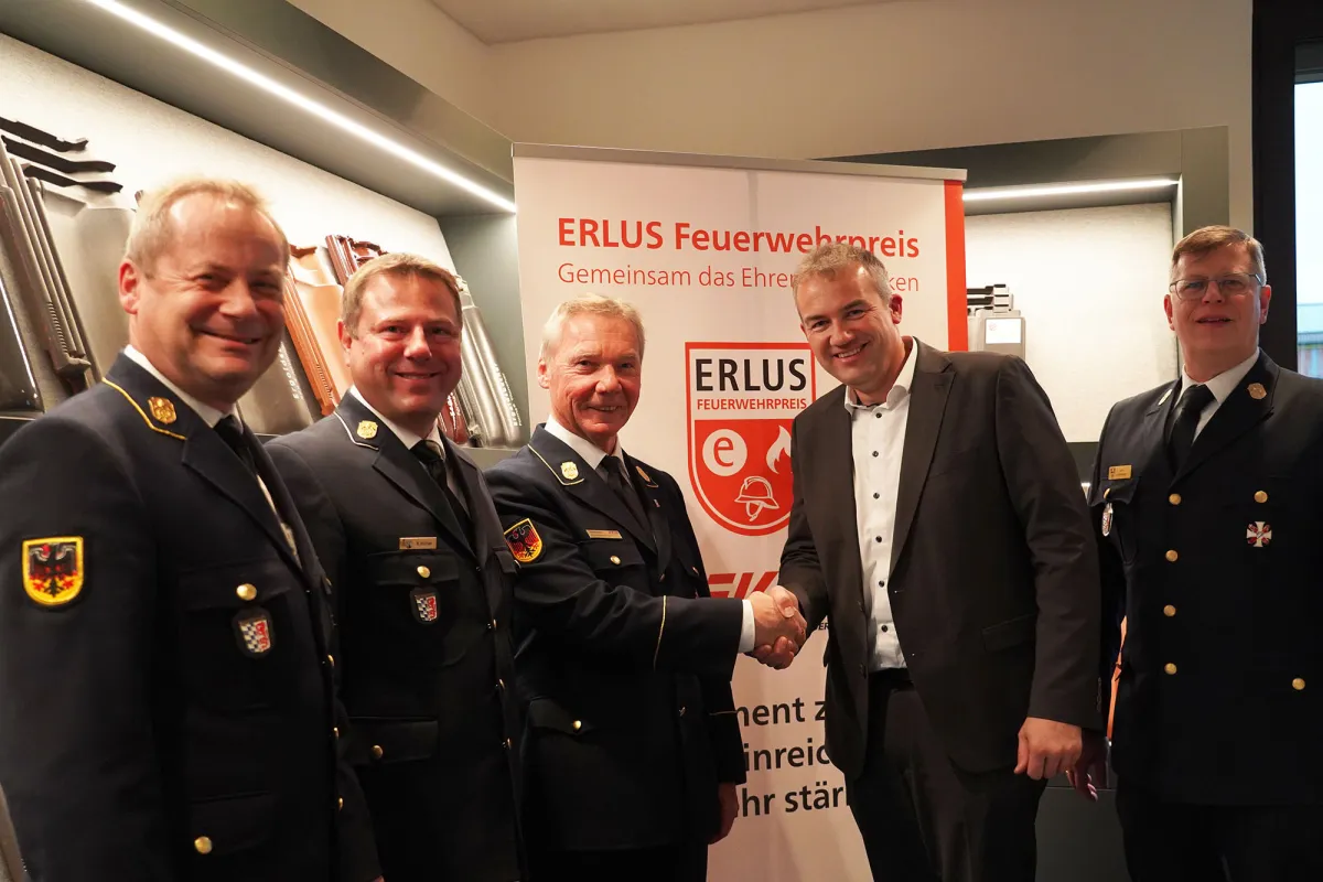 Ab sofort können Feuerwehren ihre Projekte beim ERLUS Feuerwehrpreis einreichen.  (© ERLUS AG, Bianca Marklstorfer)