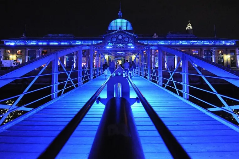 RAINER ABICHT Elbreederei präsentiert Light Up River-Cruise und Lichterfahrten beim Blue Port Hamburg Bild: RAINER ABICHT Elbreederei präsentiert Light Up River-Cruise und Lichterfahrten beim Blue Port Hamburg