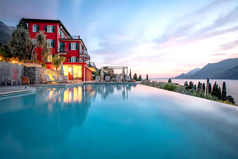 Bild: Malcesine am Gardasee: inspirierender Urlaub in der Villa der Kunst