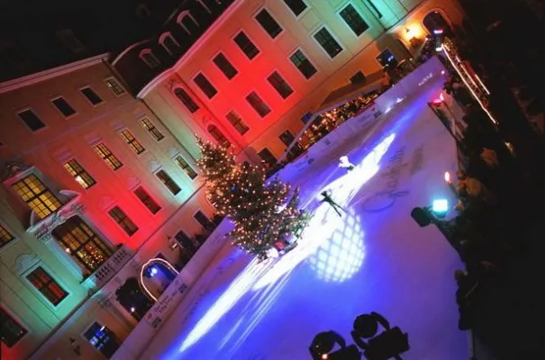 100 Tage Eiszeit: Hotel Taschenbergpalais Kempinski Dresden eröffnet bereits zum 7.Mal seine exklusive Eisbahn Bild: 100 Tage Eiszeit: Hotel Taschenbergpalais Kempinski Dresden eröffnet bereits zum 7.Mal seine exklusive Eisbahn