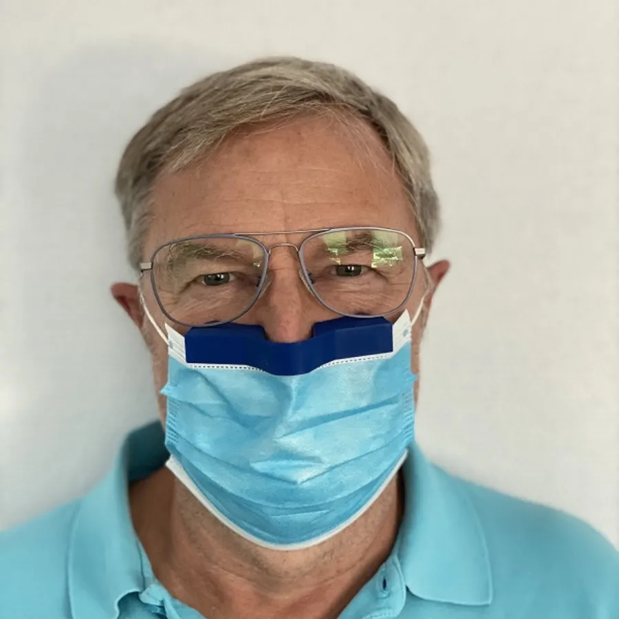 Der Brillen-Anti-Beschlag Halter verhindert das Beschlagen der Brille.