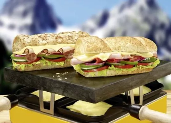 Bild: Jetzt neu bei SUBWAY: Raclette-Subs – einfach zum Dahinschmelzen