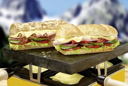 Bild: Jetzt neu bei SUBWAY: Raclette-Subs – einfach zum Dahinschmelzen