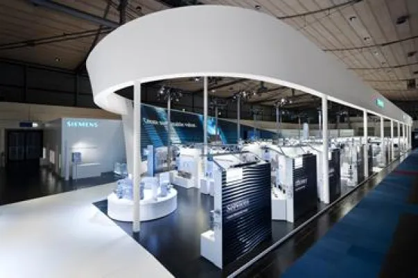 Bild: Energieeffizienz und Elektromobilität auf der HMI 2011: Triad übersetzt zentrale Fragestellungen
