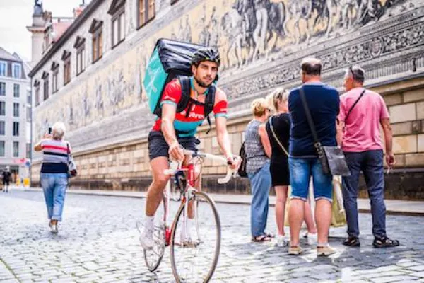 Bild: Deliveroo startet Essenslieferung in Dresden