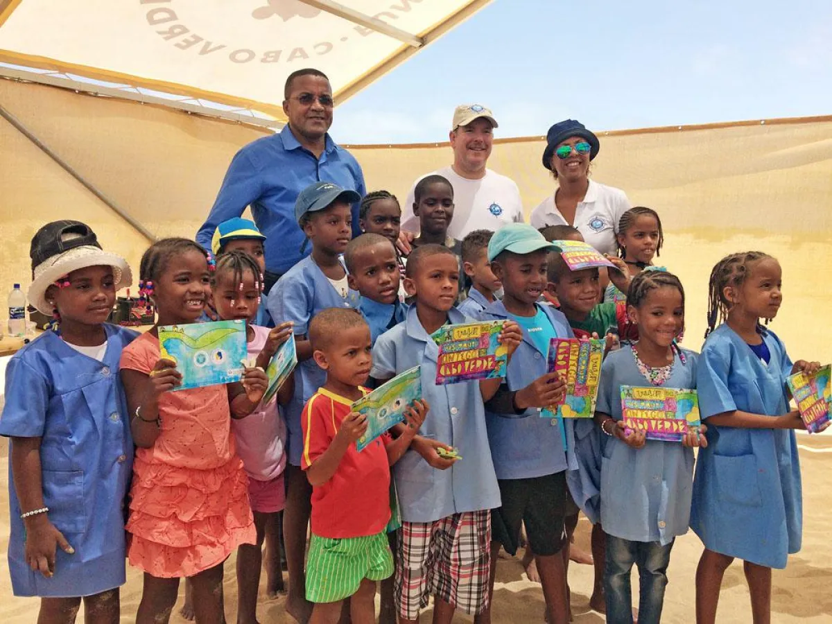 Prinz Albert II. mit Kindern des 