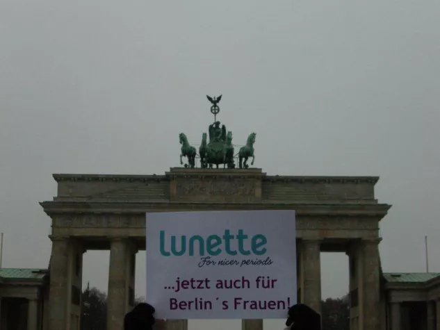 LUNETTE-MENSTRUATIONSKAPPEN AB SOFORT IN BERLINER APOTHEKEN ERHÄLTLICH. Bild: LUNETTE-MENSTRUATIONSKAPPEN AB SOFORT IN BERLINER APOTHEKEN ERHÄLTLICH.