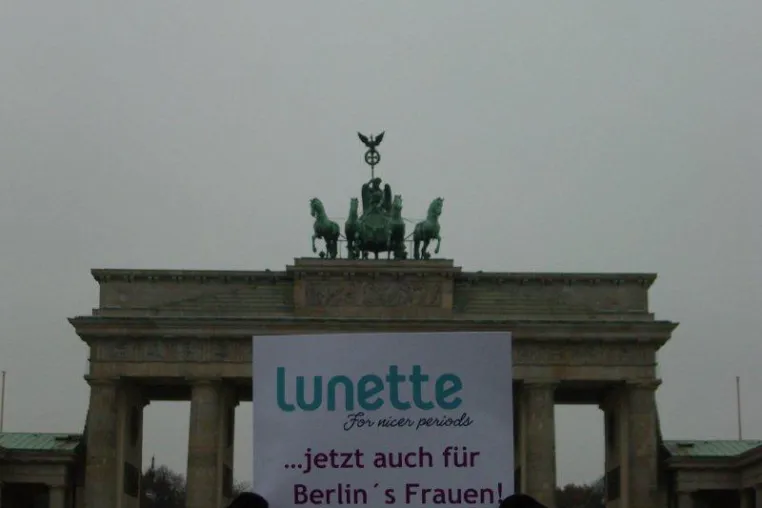 LUNETTE-MENSTRUATIONSKAPPEN AB SOFORT IN BERLINER APOTHEKEN ERHÄLTLICH. Bild: LUNETTE-MENSTRUATIONSKAPPEN AB SOFORT IN BERLINER APOTHEKEN ERHÄLTLICH.