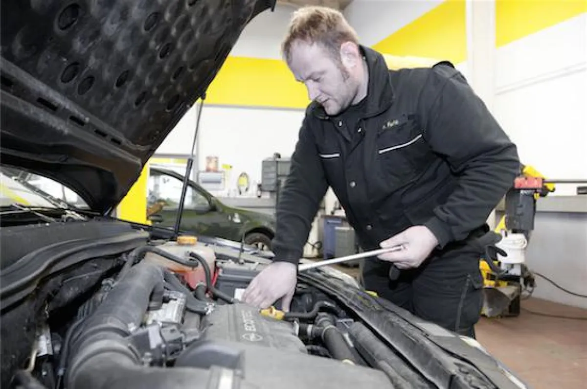 Bei Vergölst können Autoinspektionen zum Festpreis online gebucht werden.