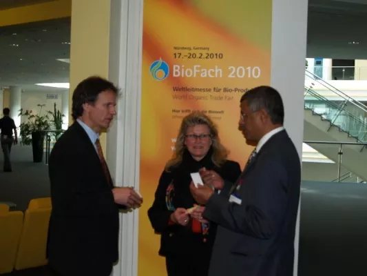 Naturhaus Naturfarben: Jubiläumsziel: 1000 Bäume für Indien Bild: Naturhaus Naturfarben: Jubiläumsziel: 1000 Bäume für Indien