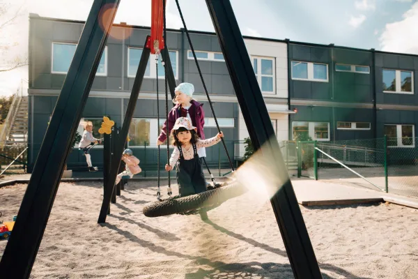 Bild: Wachsender Raumbedarf in Kitas und Schulen verlangt flexible Raumkonzepte