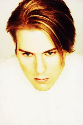 Bild: Groupieattacke auf weltweit längsten Bachelor: Fahrzeug mit ordinären Nacktfotos plakatiert