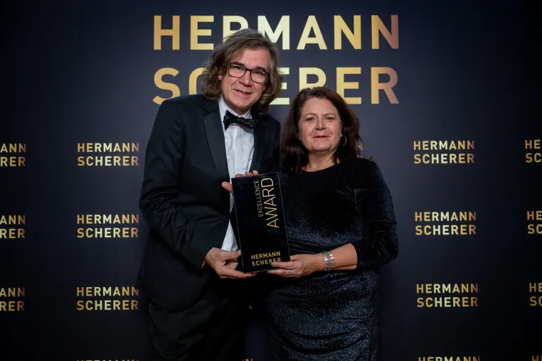 Bild: Ein Vulkan der Inspiration: Aschaffenburgerin Katja Hufgard gewinnt Excellence Award 