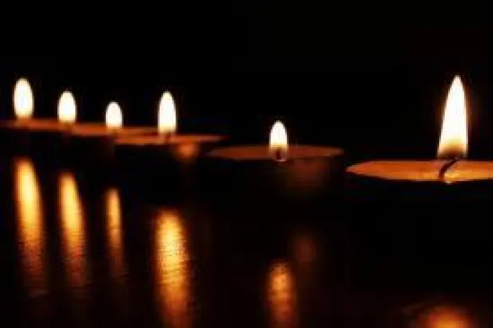 1. November Ich zünde eine Kerze an... Bild: 1. November Ich zünde eine Kerze an...