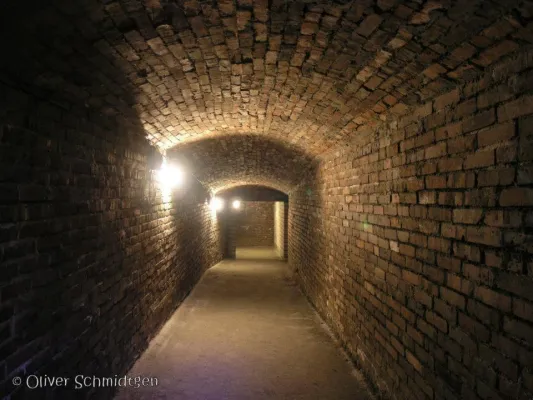 Infrastruktur – Weiterleben und Überleben nach den Bombenangriffen auf die Stadt Nürnberg Bild: Infrastruktur – Weiterleben und Überleben nach den Bombenangriffen auf die Stadt Nürnberg