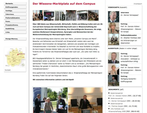 Bild: 450 Besucher im Saal, 15.000 online