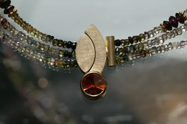 Bild: Neues aus dem Dekolleté