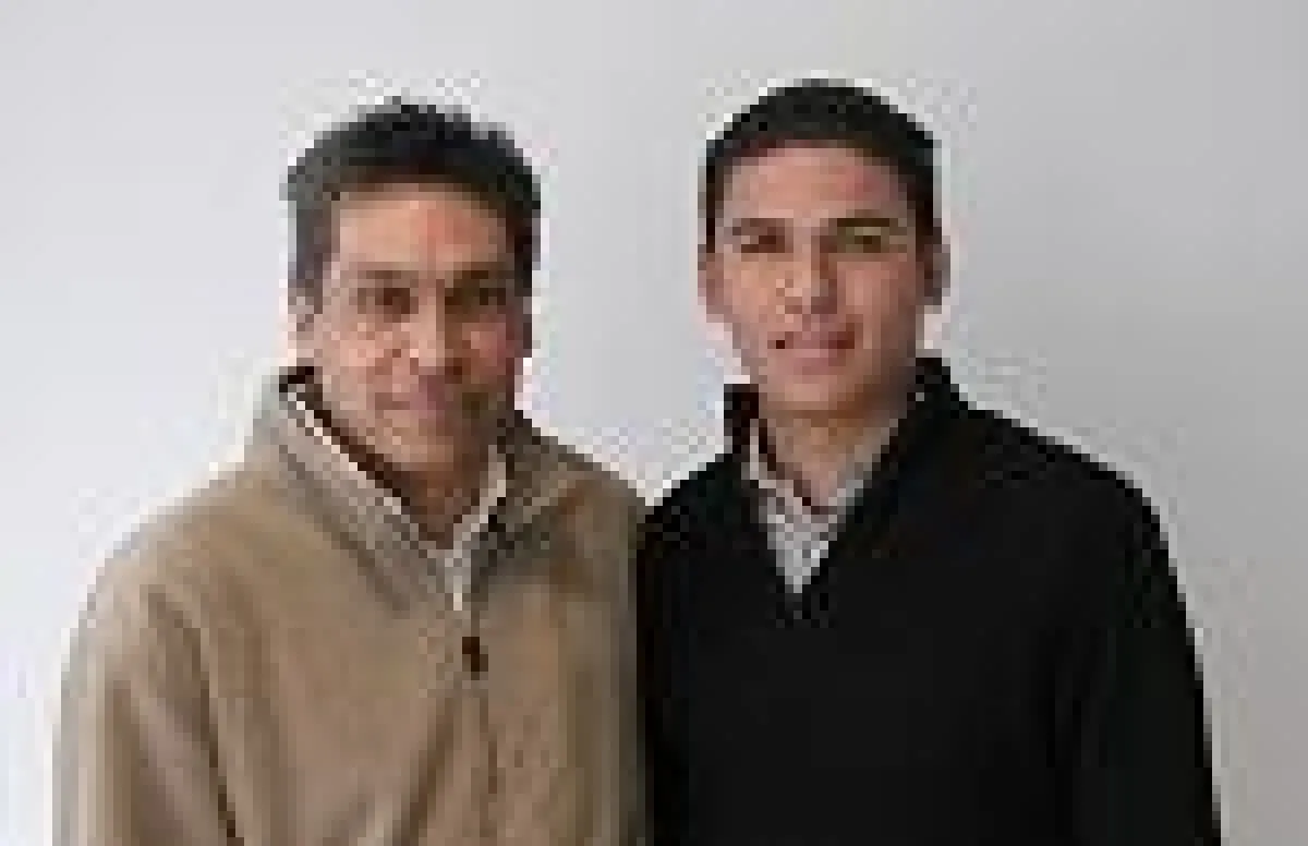 Angel Perez (l.), Geschäftsführer der Transformaempresas mit Entwickler Cristian Garcia (r.)