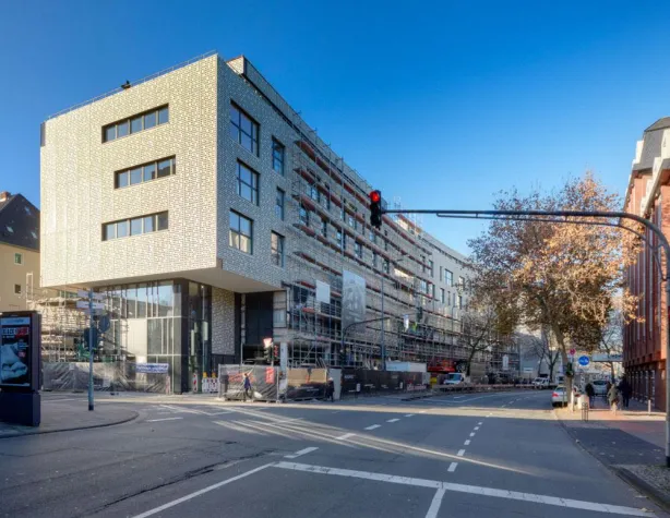 Bild: Neue Fassade verschönert Kölner Stadtbild