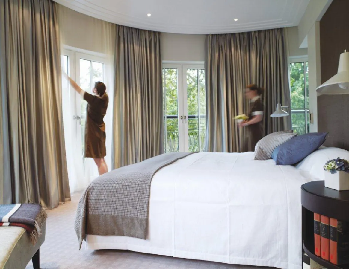 Eines der Schlafzimmer mit Rundumblick