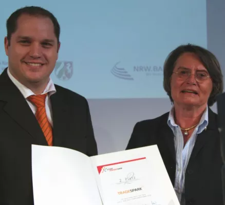 START Award NRW - TradeSpark wird durch Ministerin Christa Thoben ausgezeichnet Bild: START Award NRW - TradeSpark wird durch Ministerin Christa Thoben ausgezeichnet