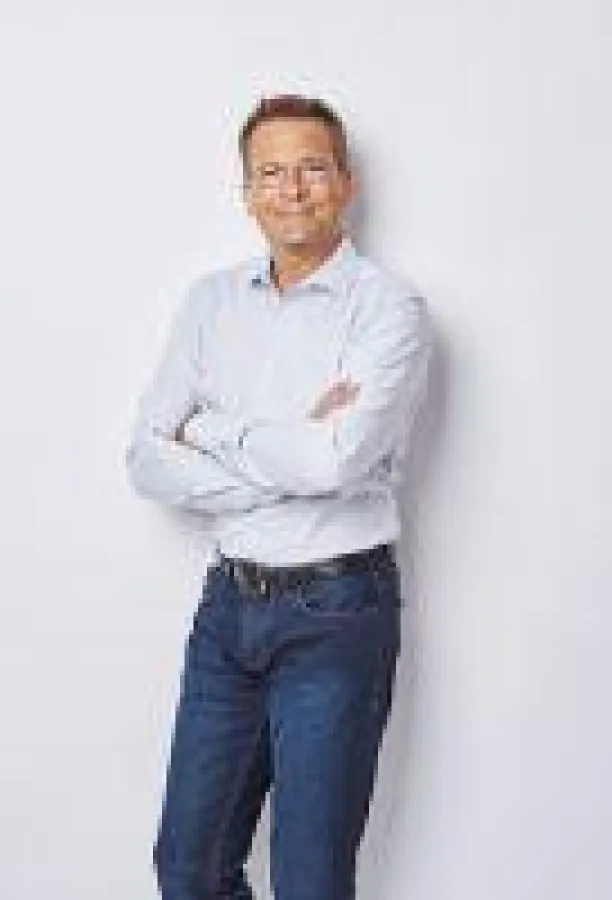 Unter seiner IT-Expertise wurde der Relaunch von relations vollzogen: Berater Roy Datschewsky