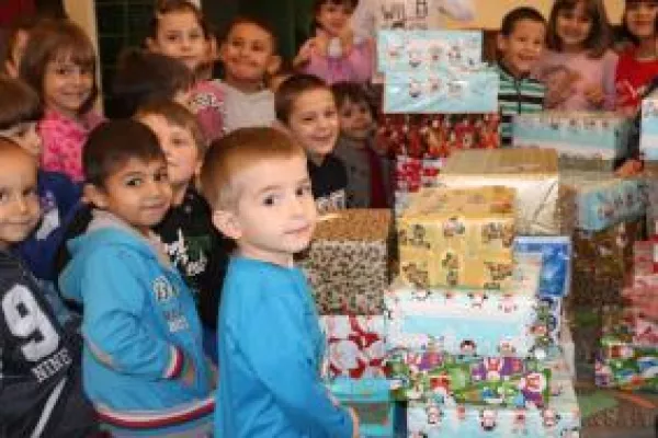 Bild: Weihnachtsgeschenke für arme Kinder in Osteuropa