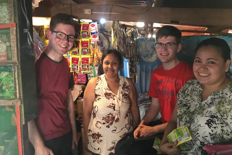 Leben im Slum - Hilfsprojekte auf den Philippinen besucht - Hilfe für eine bessere Zukunft Bild: Leben im Slum - Hilfsprojekte auf den Philippinen besucht - Hilfe für eine bessere Zukunft