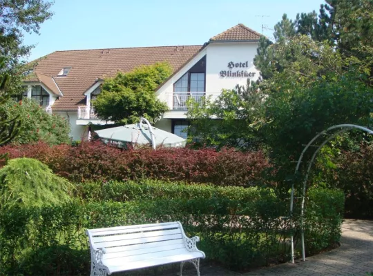 Bild: 15 Jahre Kunst im Hotel Blinkfüer, im Ostseebad Dierhagen, auf der Halbinsel Fischland Darß