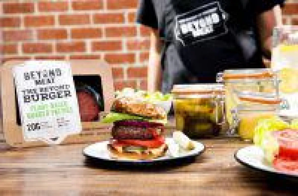 Sieht aus wie Fleisch, schmeckt wie Fleisch, ist aber kein Fleisch: der Beyond Burger. Foto: Firma
