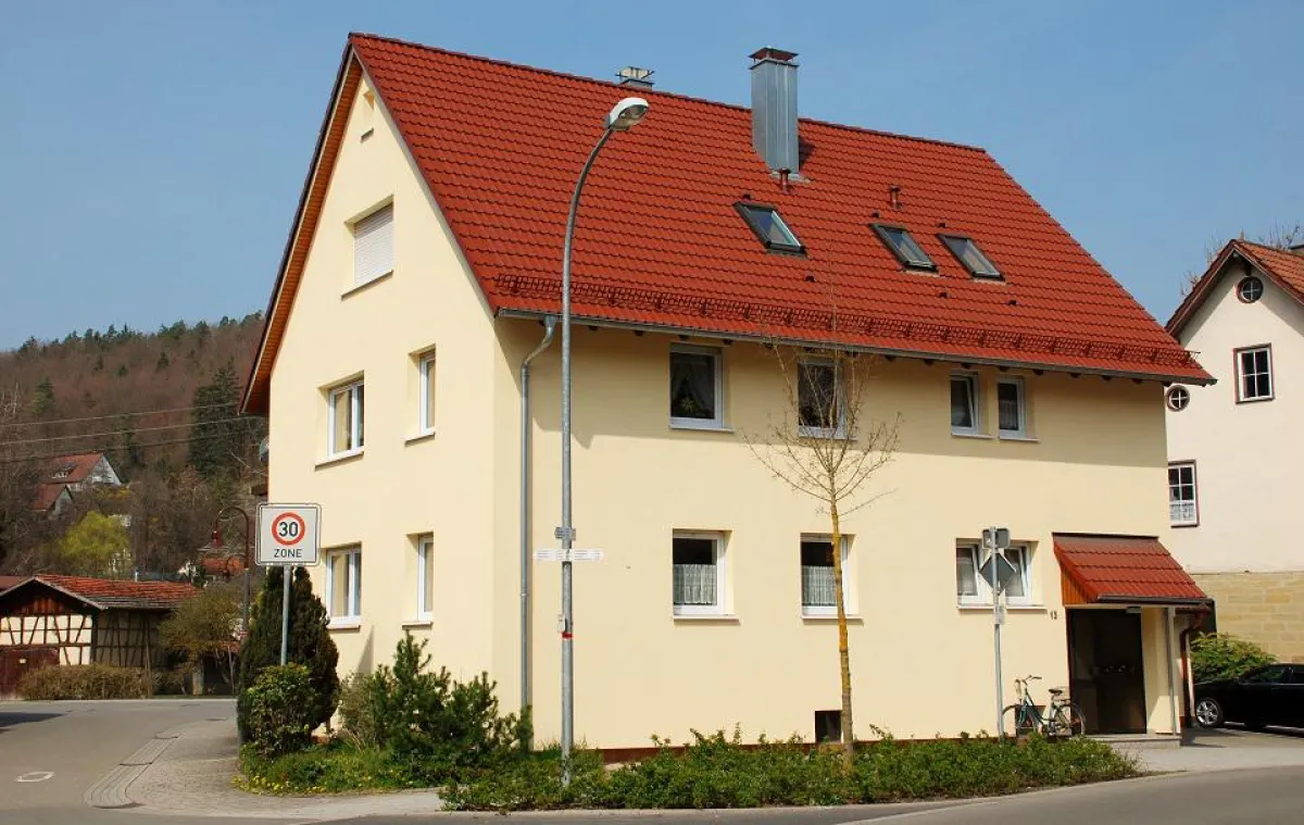 Vom Meisterbetrieb der Stuckateur-Innung fachmännisch gedämmte Gebäude senken massiv die Heizkosten