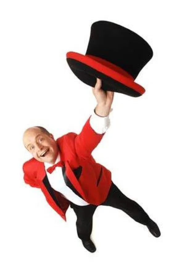 Zauberer De Pasco bietet Zauberei ohne Kisten und Kästchen