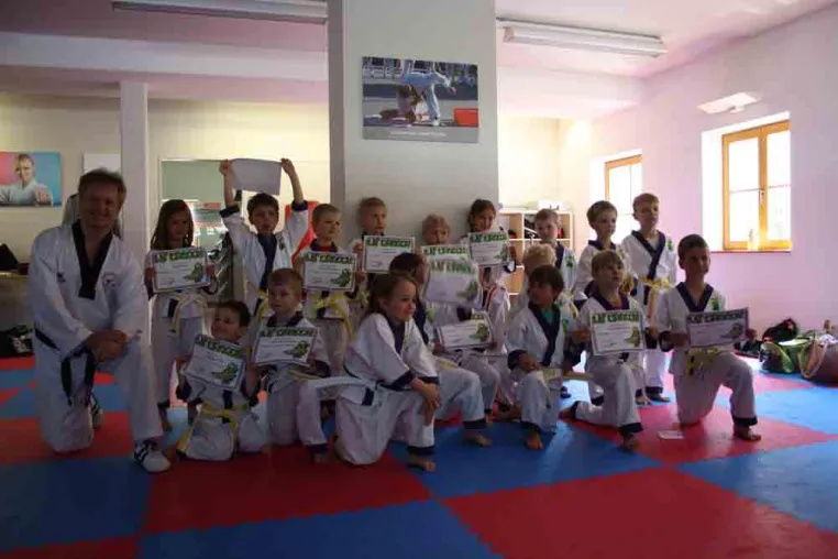 Großes Prüfungsevent der kleinen Kampfkünstler der Taekwondo-Schule Fichtner Bild: Großes Prüfungsevent der kleinen Kampfkünstler der Taekwondo-Schule Fichtner