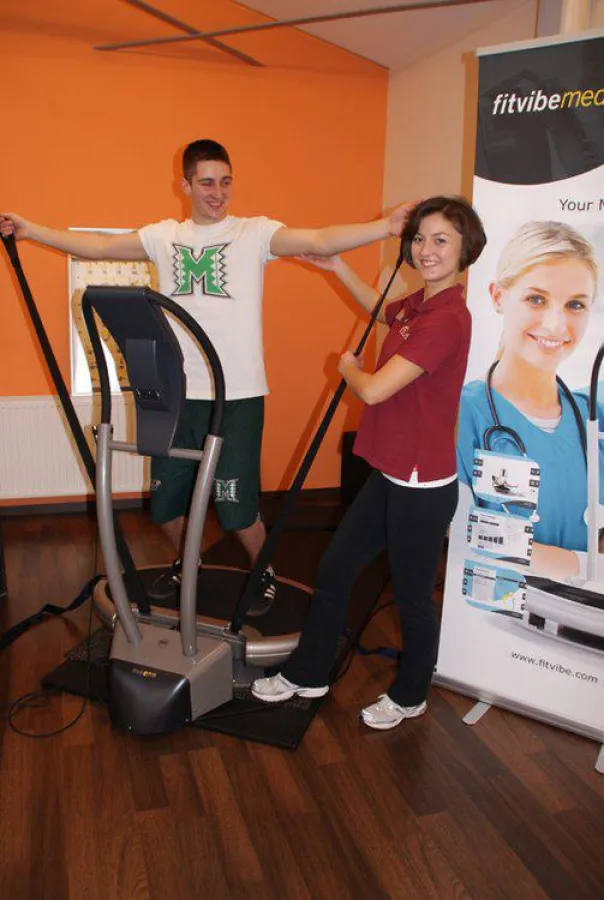 Vibrationstraining mit FitVibe medical im odeon Fitness Gesundheit Wellness in Duisburg. Foto: odeon