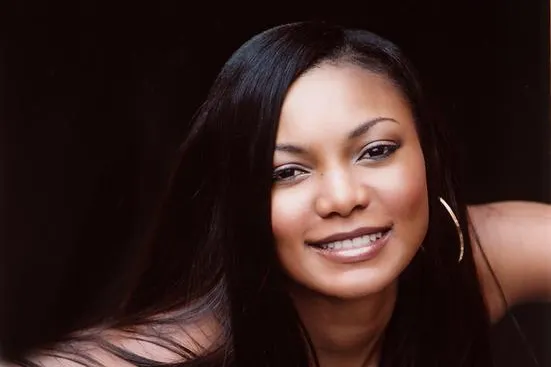 Bild: Suzan Agbor – Die goldene Stimme aus Kamerun