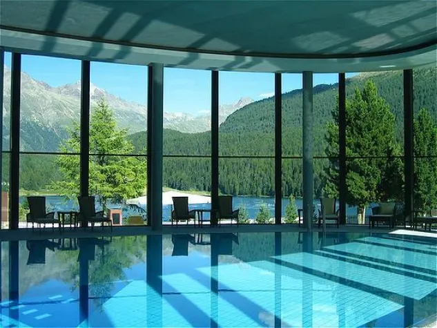 Bild: Glasarchitektur prägt das moderne Stadtbild