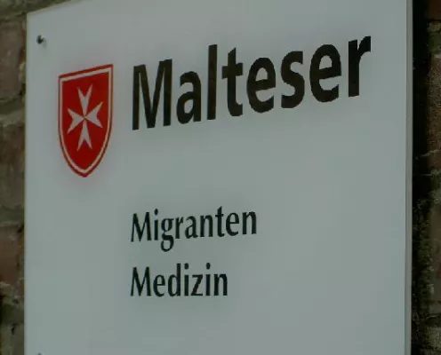 Bild: Kardinal Meisner segnet die Malteser Migranten Medizin in Köln