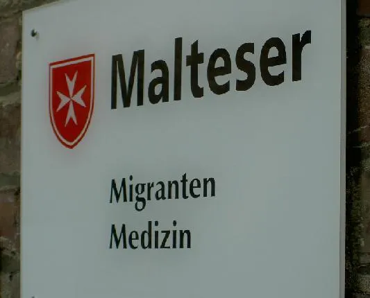 Bild: Kardinal Meisner segnet die Malteser Migranten Medizin in Köln
