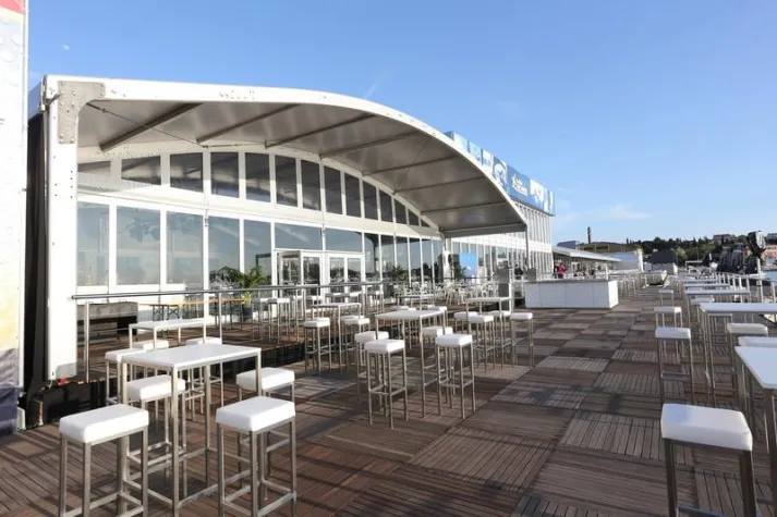 Bild: Red Bull Air Race – Exklusive Eventhallen von Losberger als VIP-Zelte