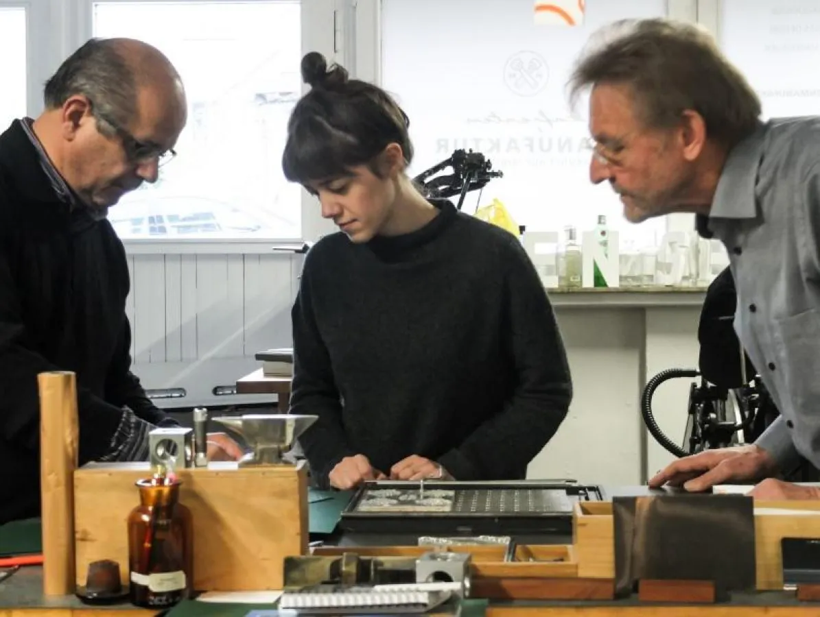 Walter Kucher, Vanessa Dell?Erba und Jaromir Donoval im Gespräch (von links nach rechts)