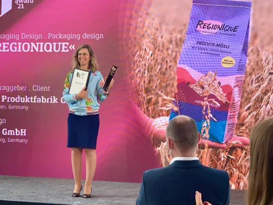 Dank voller Transparenz an die deutsche Spitze. REGIONIQUE gewinnt den bedeutenden German Brand Award 2021. Bild: Dank voller Transparenz an die deutsche Spitze. REGIONIQUE gewinnt den bedeutenden German Brand Award 2021.