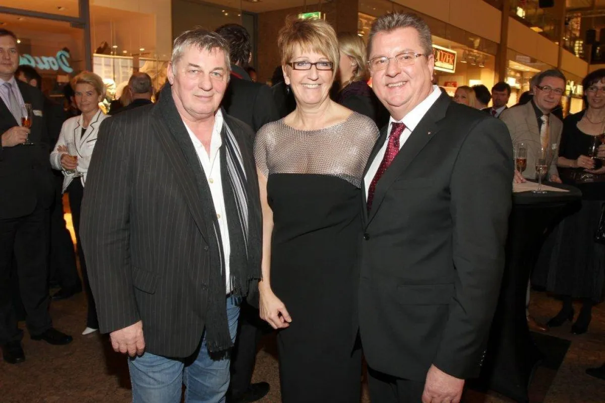 Filmstar Heinz Hoenig mit Karin und Klaus Banner