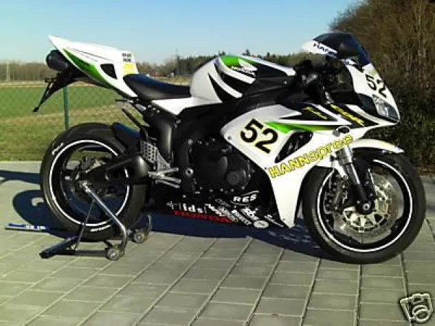 Bild: Rennverkleidungen für Modellreihen des Jahres 2008 eingetroffen