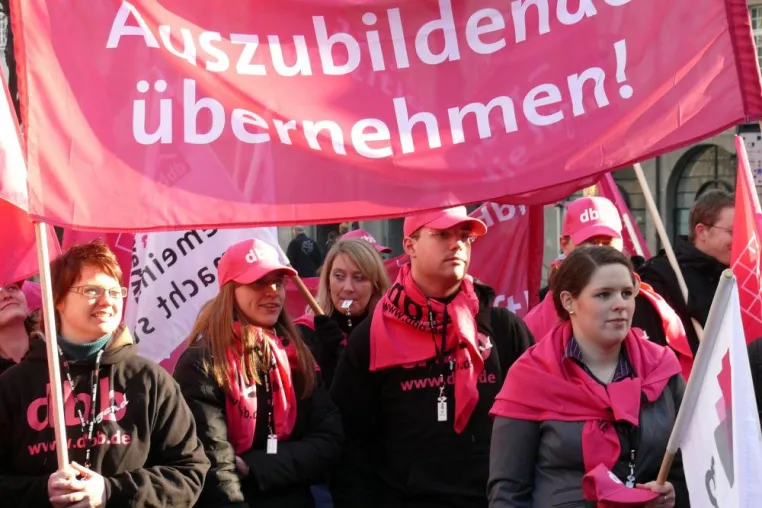 dbb jugend nrw formiert sich zum Protest Bild: dbb jugend nrw formiert sich zum Protest