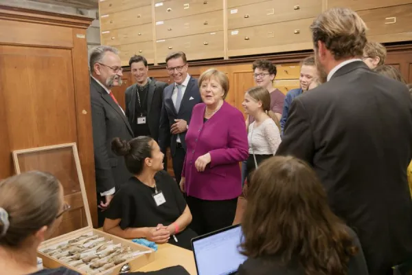Bild: Optimahl übernahm Bewirtung bei Merkel-Besuch im Naturkunde-Museum