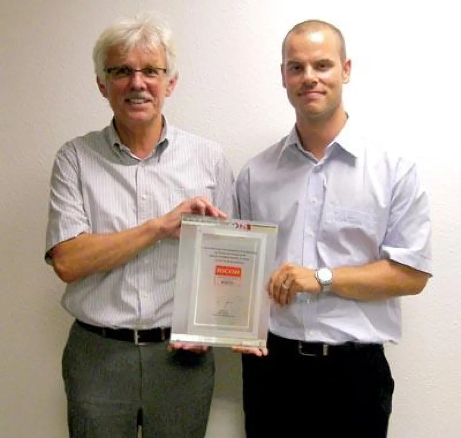 Werner Tantzky (l.) und Mirko Tantzky mit der MDS-Zertifizierung