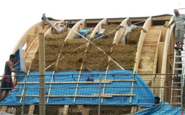 Strohballen als Wärmedämmung Bild: Strohballen als Wärmedämmung