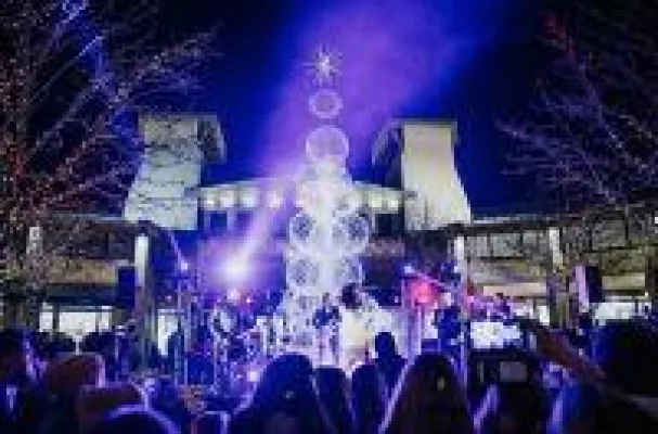Bild: Magischer Start in die Weihnachtszeit und in die Christmas-Shopping-Season