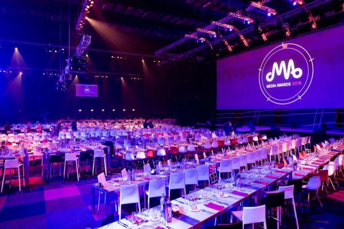 Das visuelle Erscheinungsbild der Media Award wurde immer wieder mit roten Elementen betont.